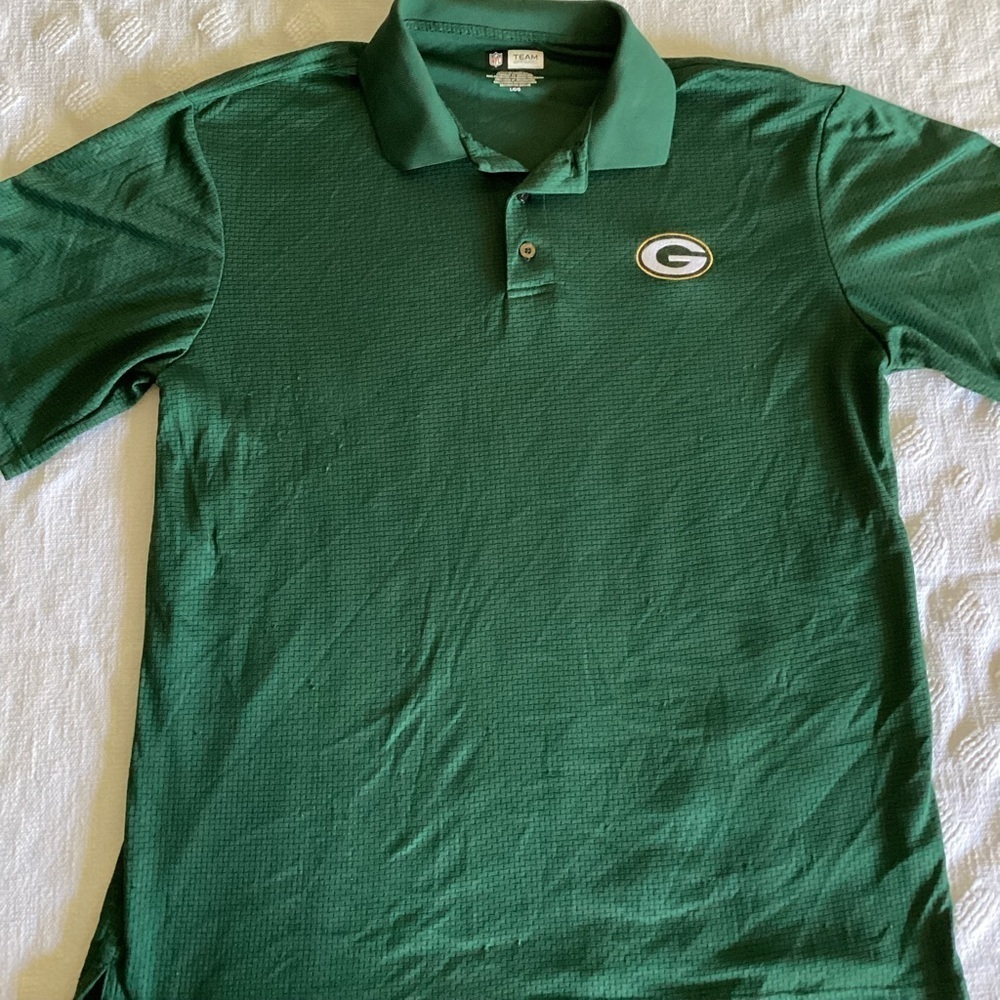 Green Bay Packers NFL Team Apparel polo-SZ L
PIT TO PIT 21”
Lengths 28”